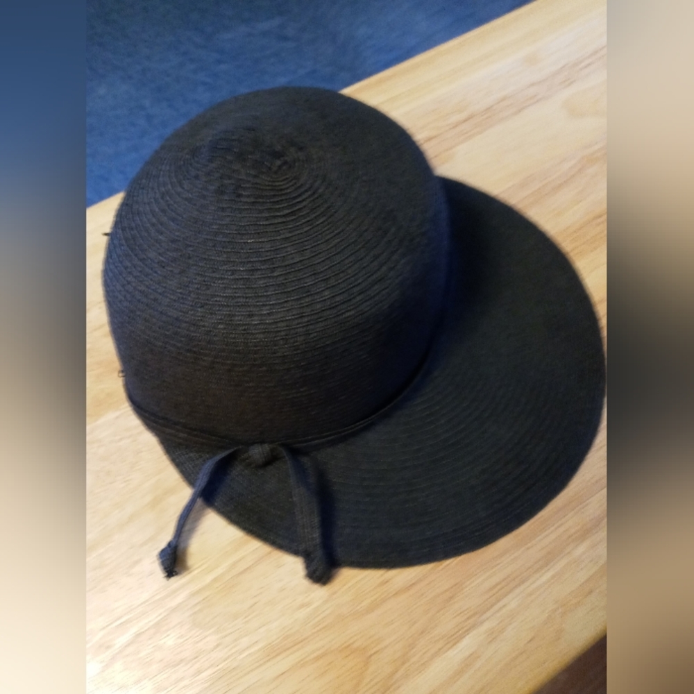 Villager a Liz Claiborne company womens black straw hat with band